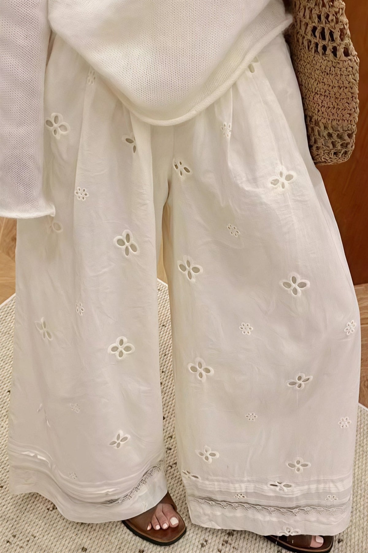 Pantalones Ella de pierna ancha con encaje calado