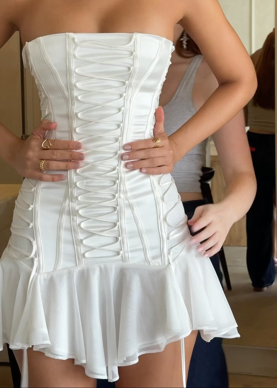 Minivestido sirena sin tirantes y con cordones Emilia
