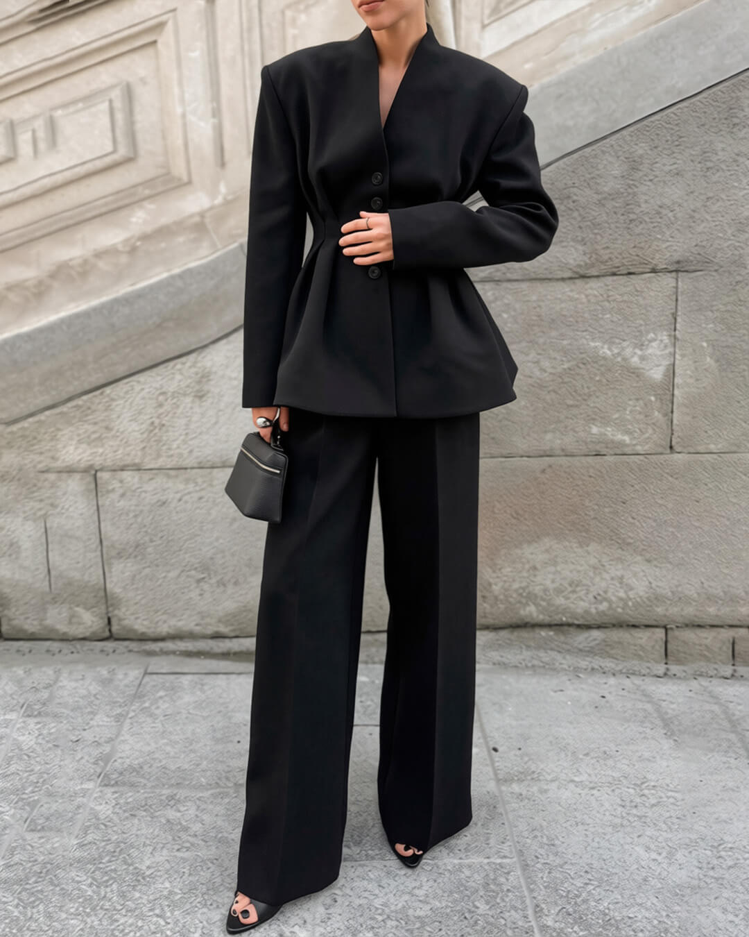 Blazer de cuello en V con cintura fruncida Empress