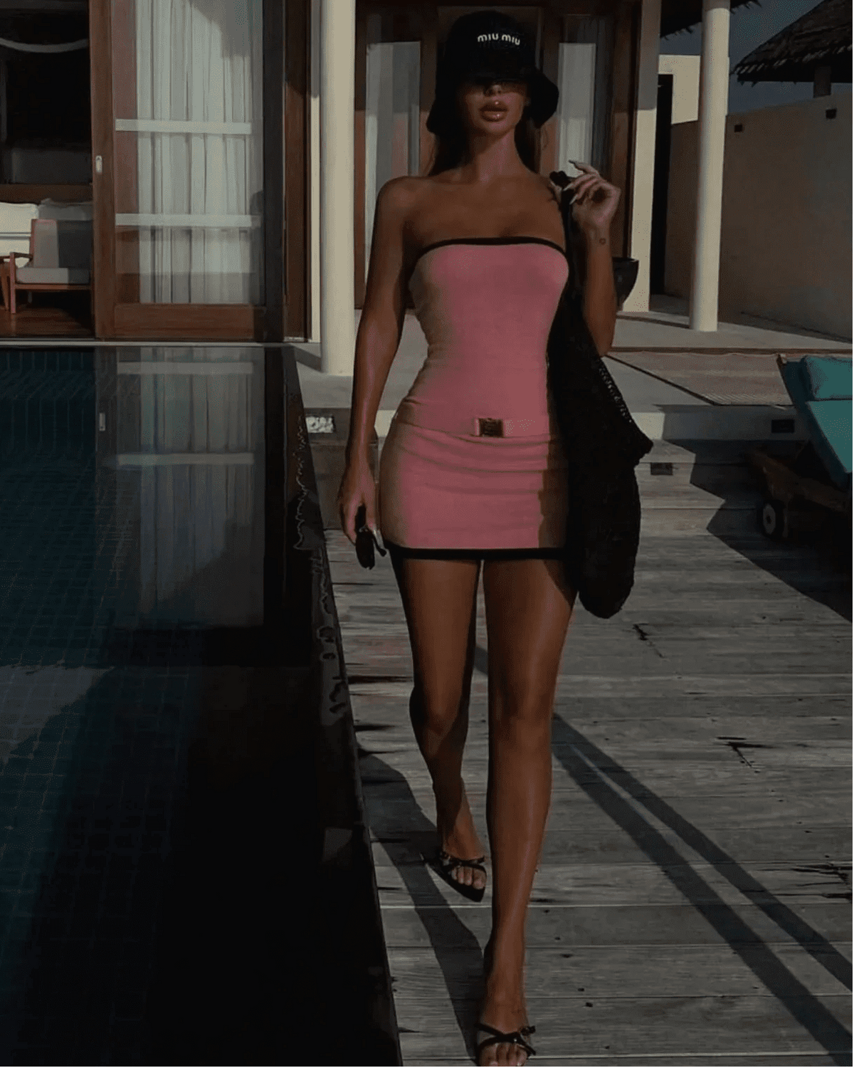Vestido corto de punto palabra de honor con detalle de hebilla Eva