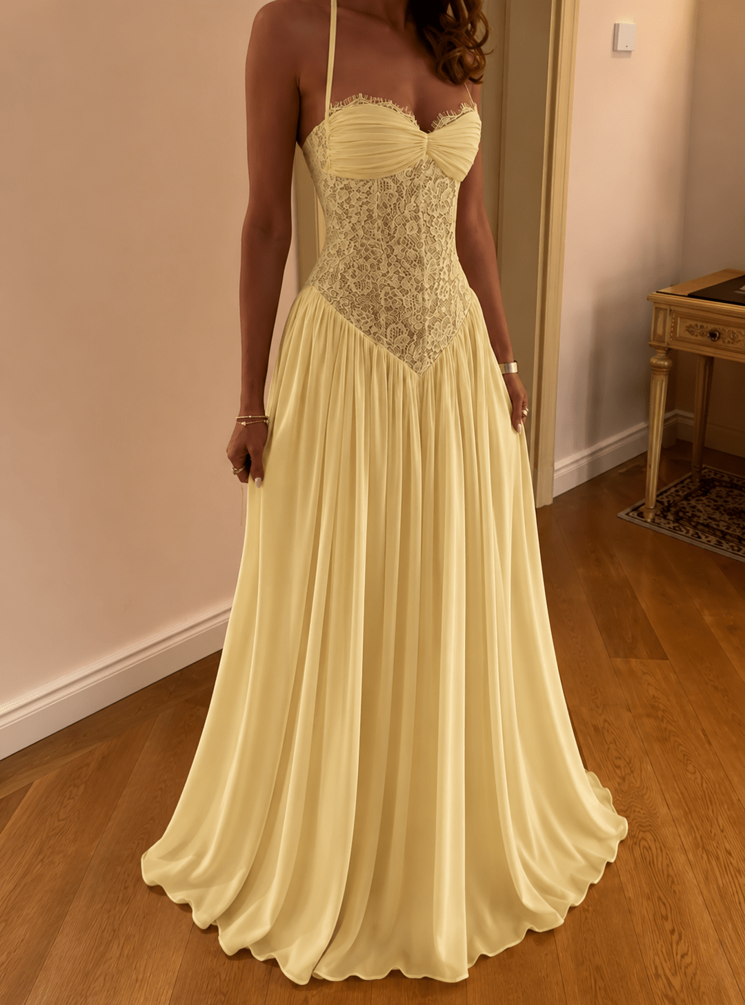Vestido largo con corsé y cuello halter Gloria