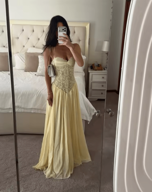 Vestido largo con corsé y cuello halter Gloria