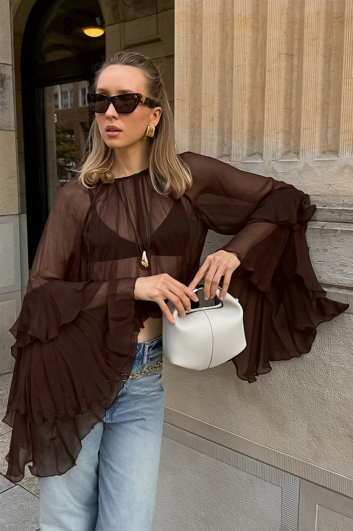 Blusa de gasa Greta con mangas acampanadas y volantes