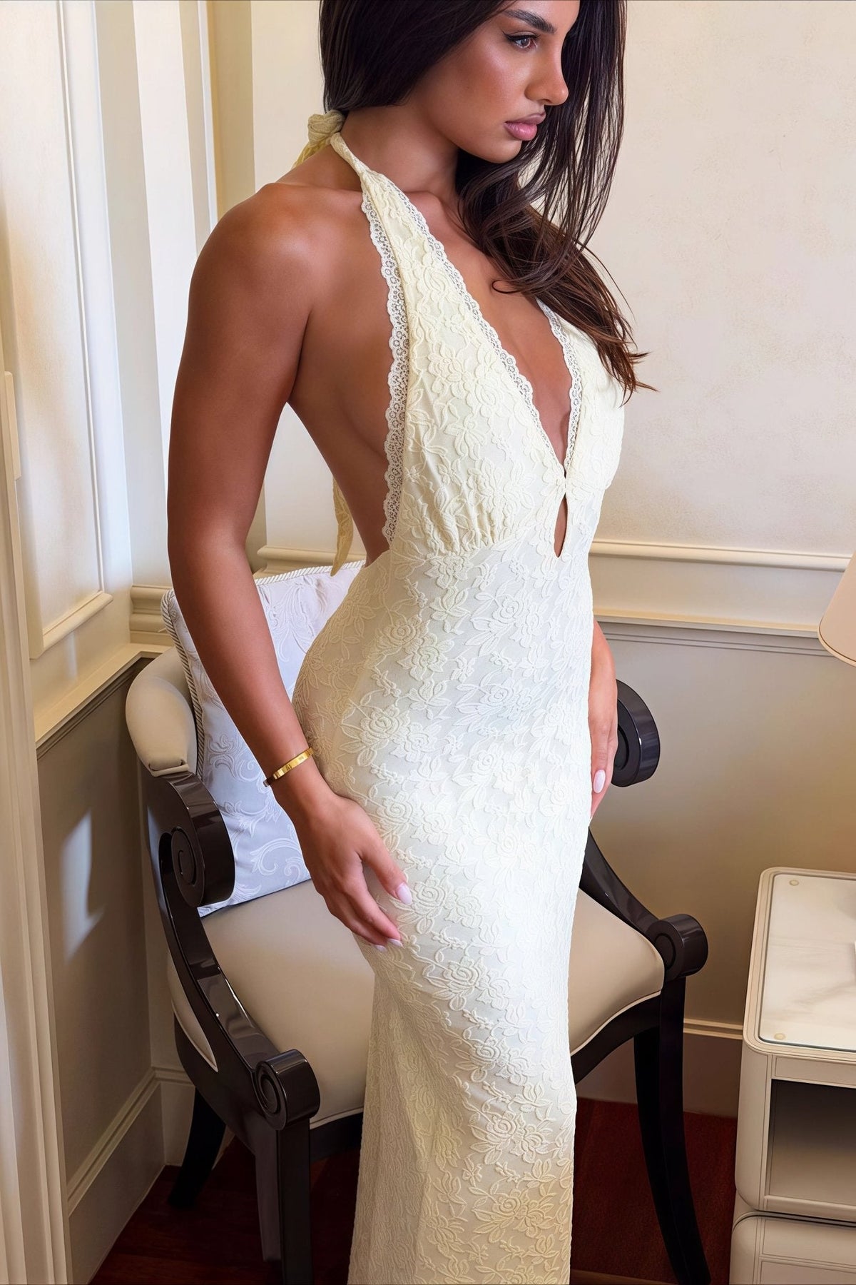 Vestido largo ajustado de encaje con cuello halter Hanna