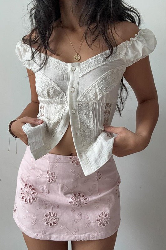 Blusa de encaje Hannah con botones frontales y mangas abullonadas