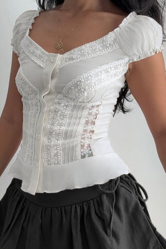 Blusa de encaje Hannah con botones frontales y mangas abullonadas