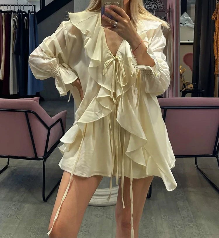 Conjunto de top con lazos y volantes y shorts Hannah