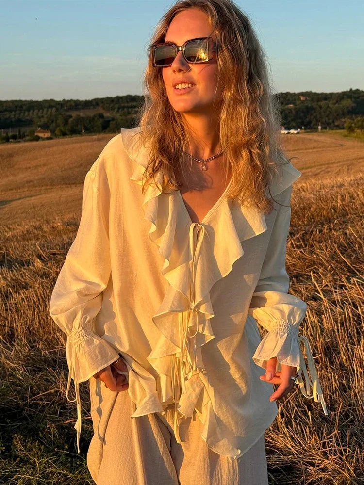 Conjunto de top con lazos y volantes y shorts Hannah