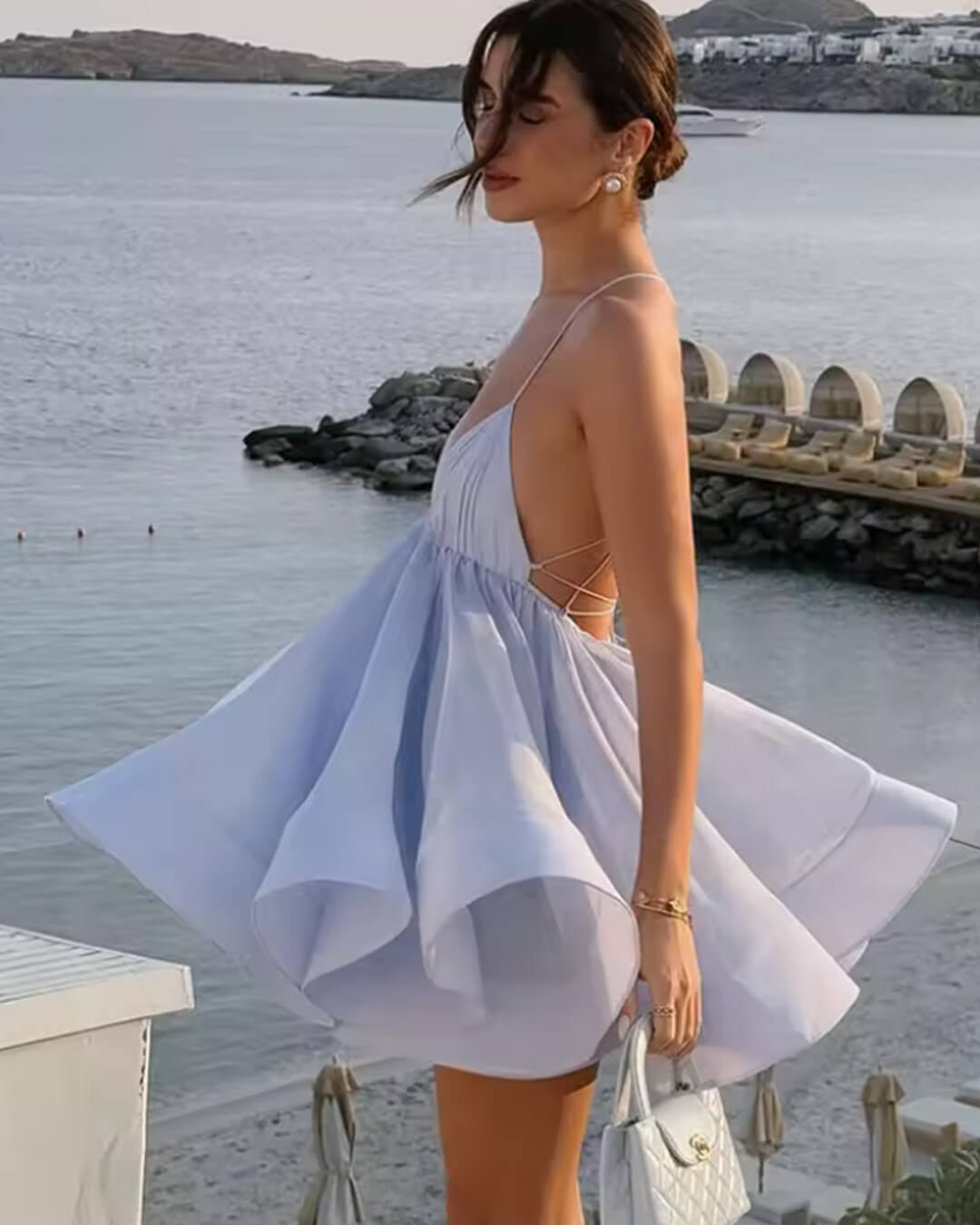 Minivestido con tirantes y escote en V Helena