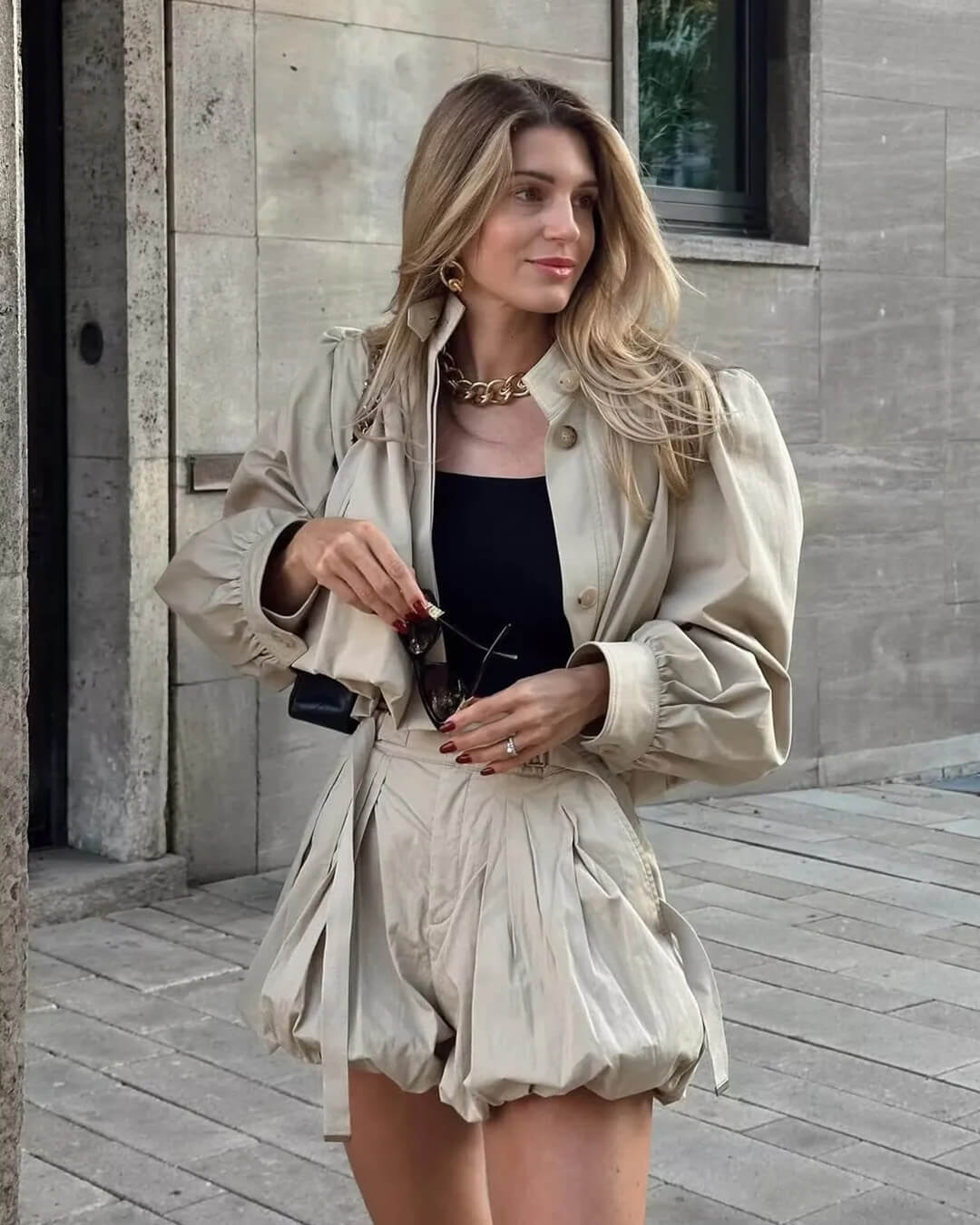 Chaqueta plisada de cuello alto Hilda