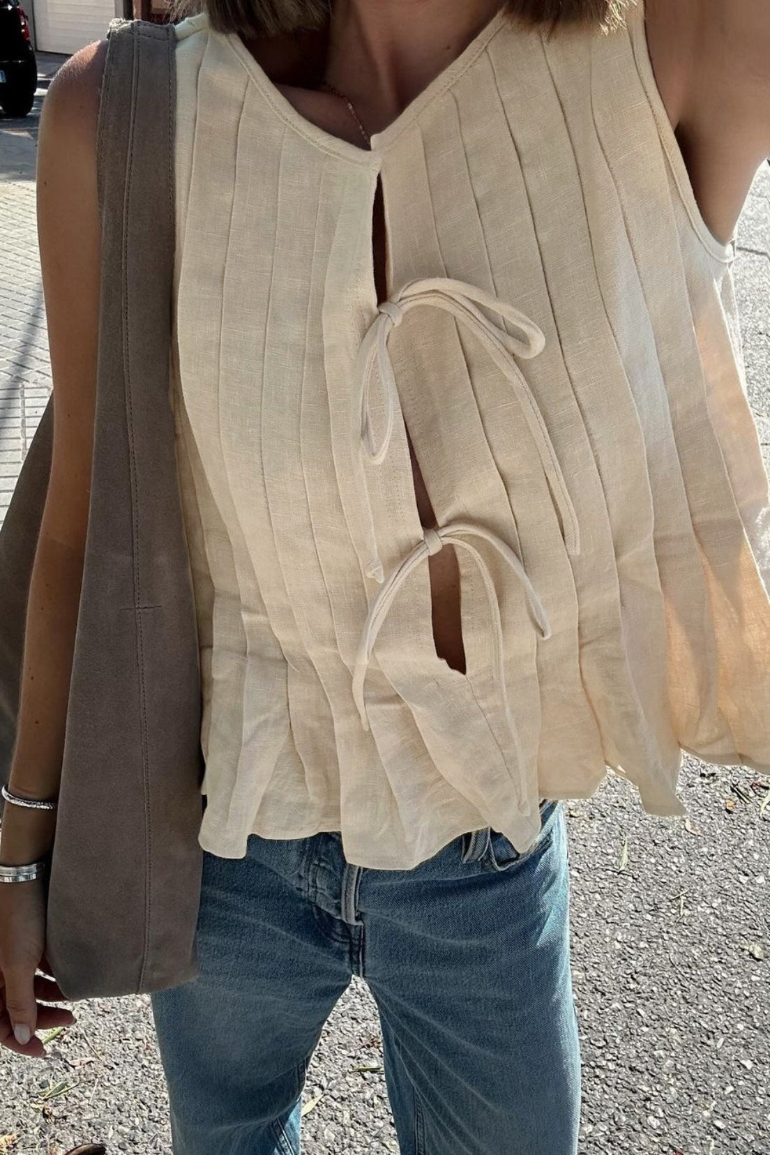 Top Honora con bajo de volantes y lazo delantero