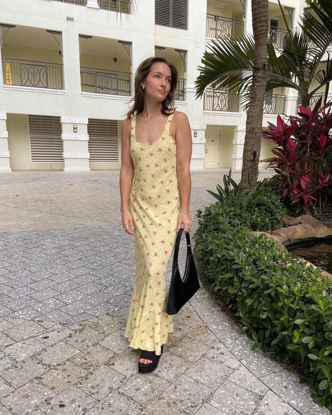 Vestido floral acampanado con volantes Iris