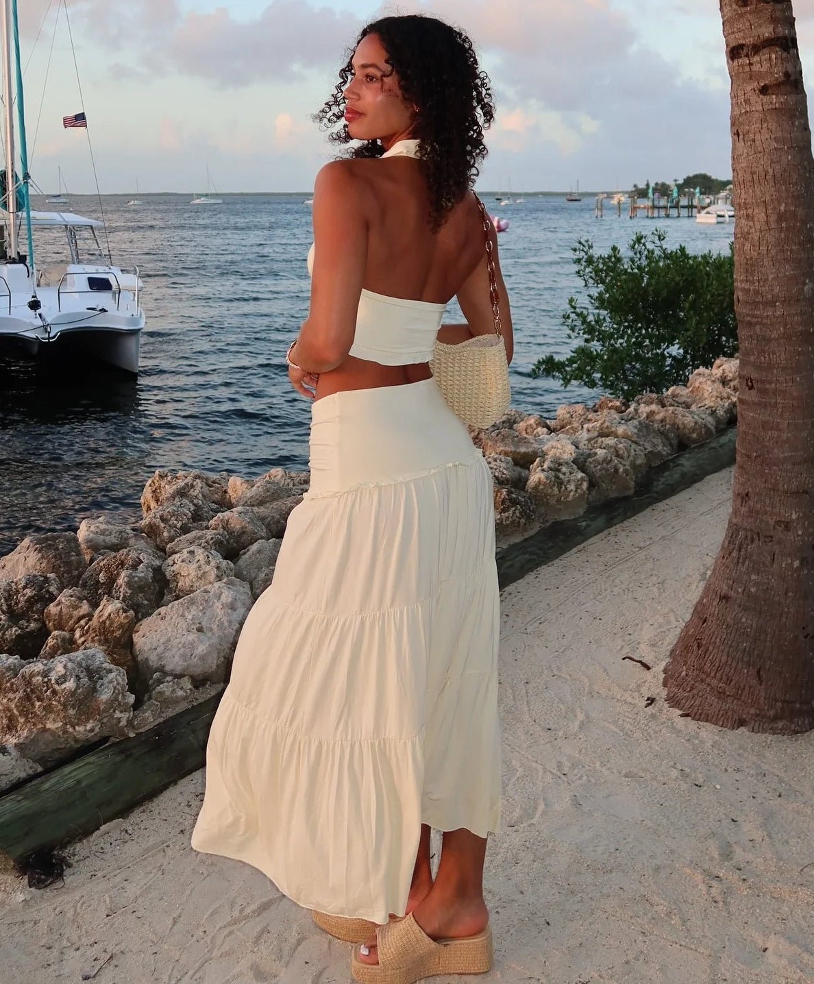Conjunto de top corto halter y falda plisada Jane