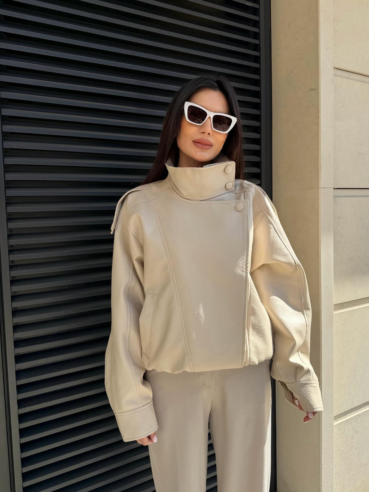 Chaqueta de cuero sintético Joyce con cremallera asimétrica