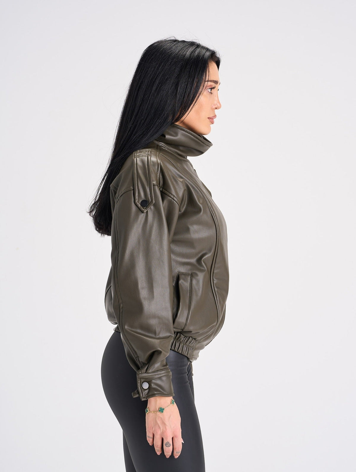 Chaqueta de cuero sintético Joyce con cremallera asimétrica