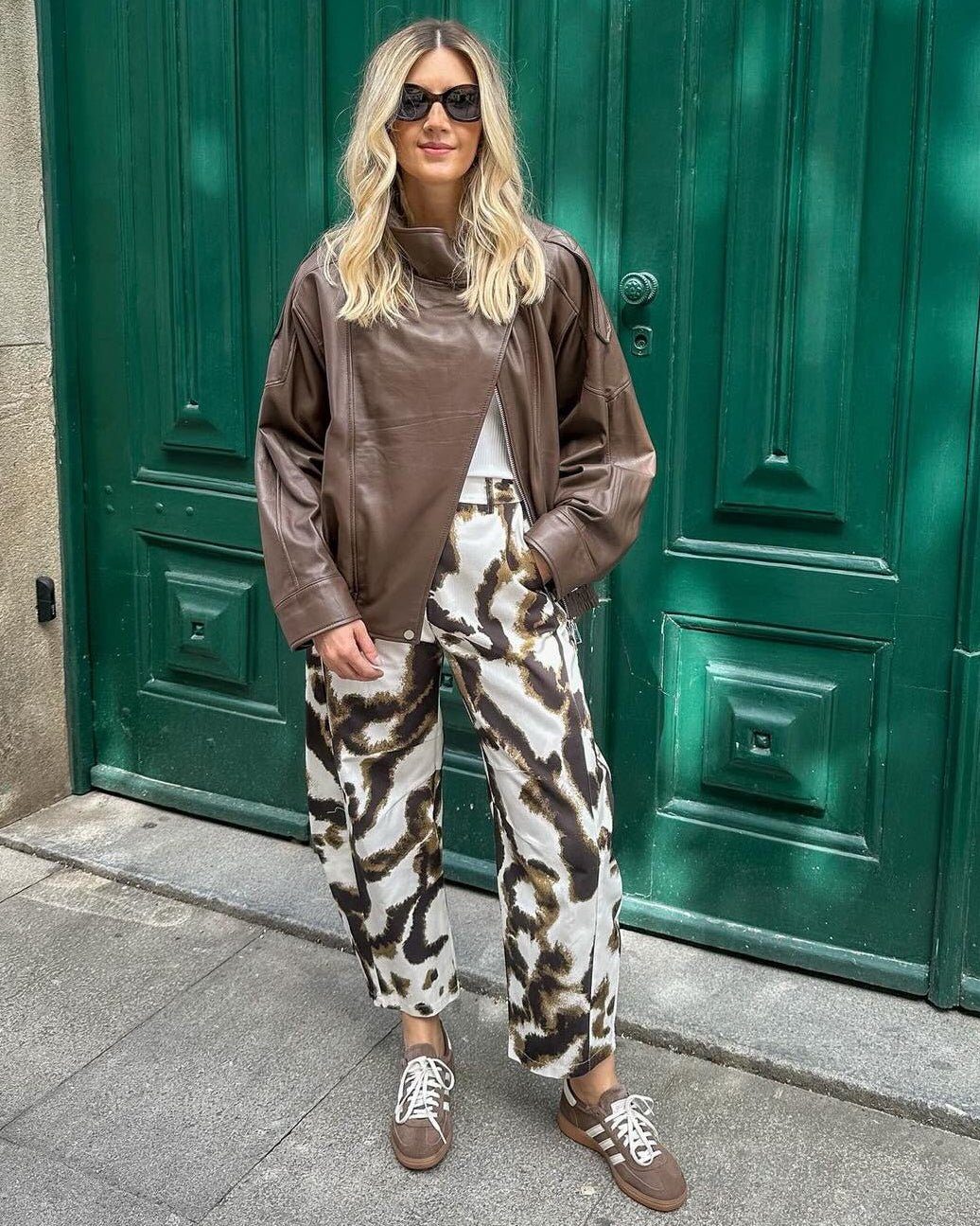 Chaqueta de cuero sintético Joyce con cremallera asimétrica