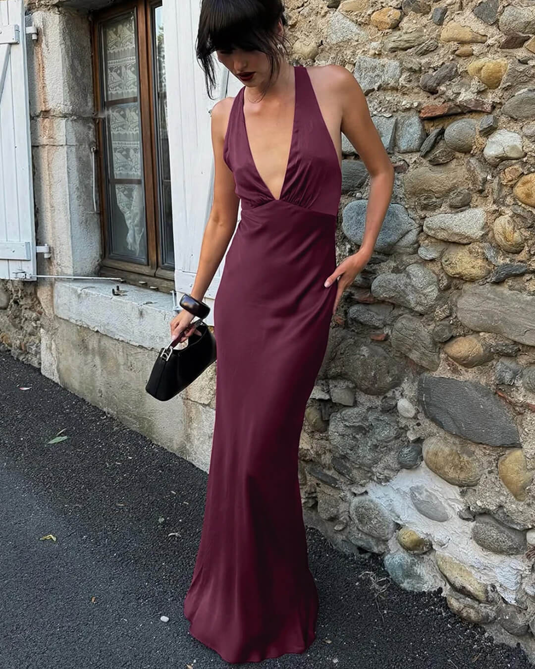 Vestido largo de satén rojo vino con escote halter Joyce