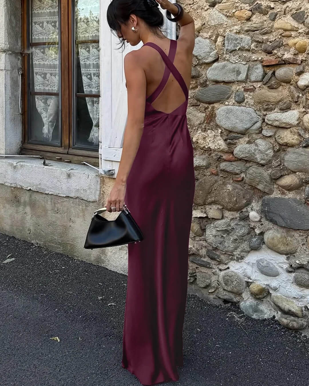 Vestido largo de satén rojo vino con escote halter Joyce