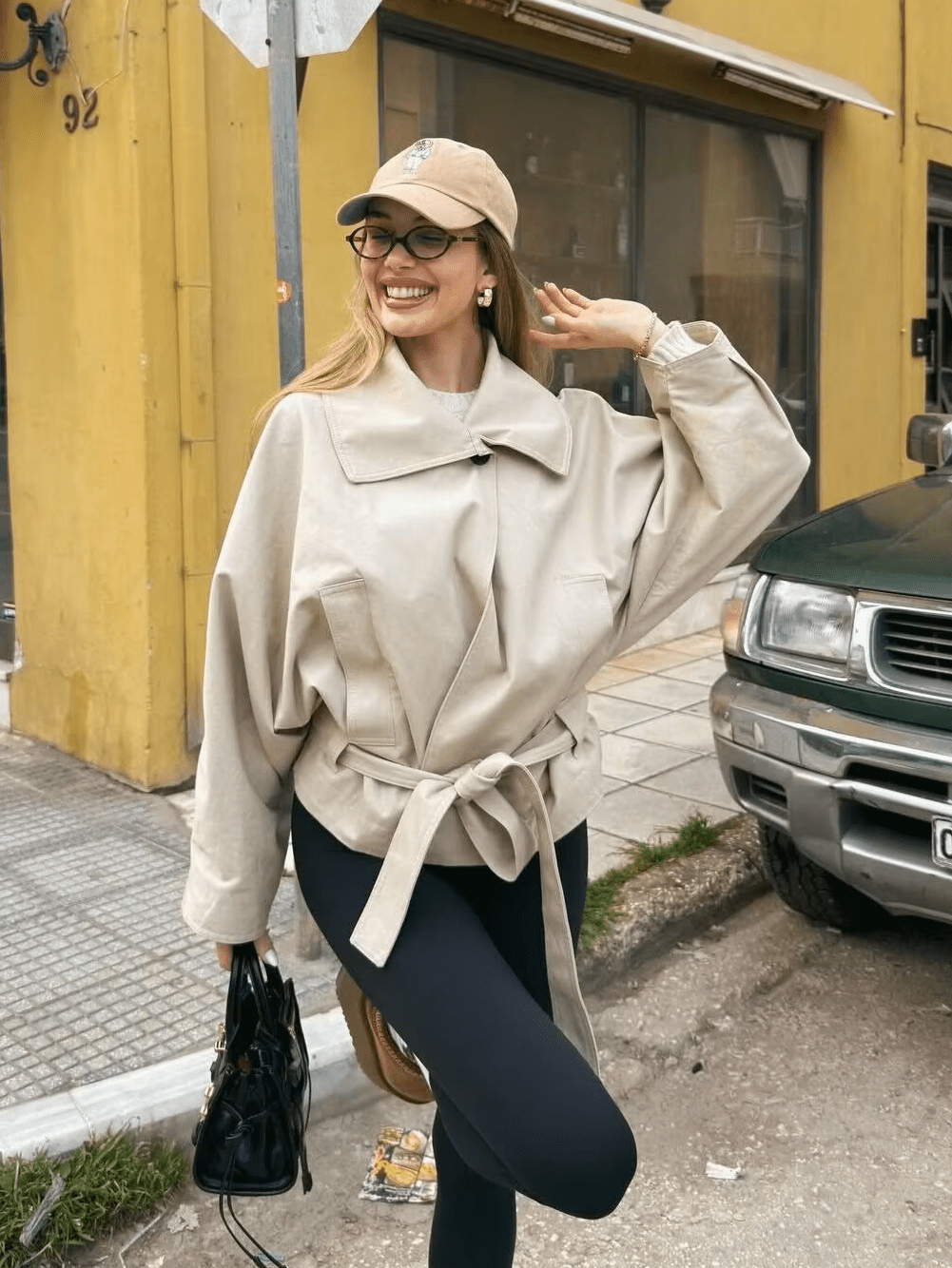 Gabardina asimétrica con cinturón Julie