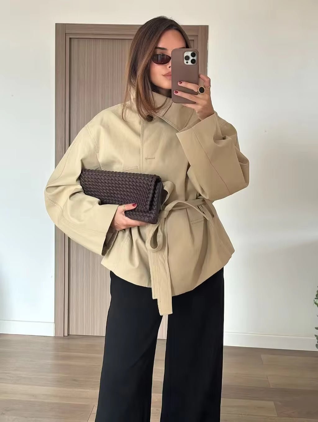 Gabardina asimétrica con cinturón Julie