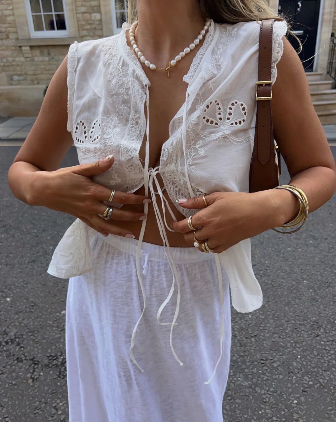 Blusa Juvie bordada con ribete de encaje