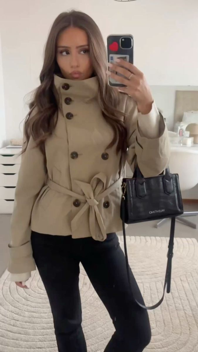 Gabardina corta con cuello mao Kara
