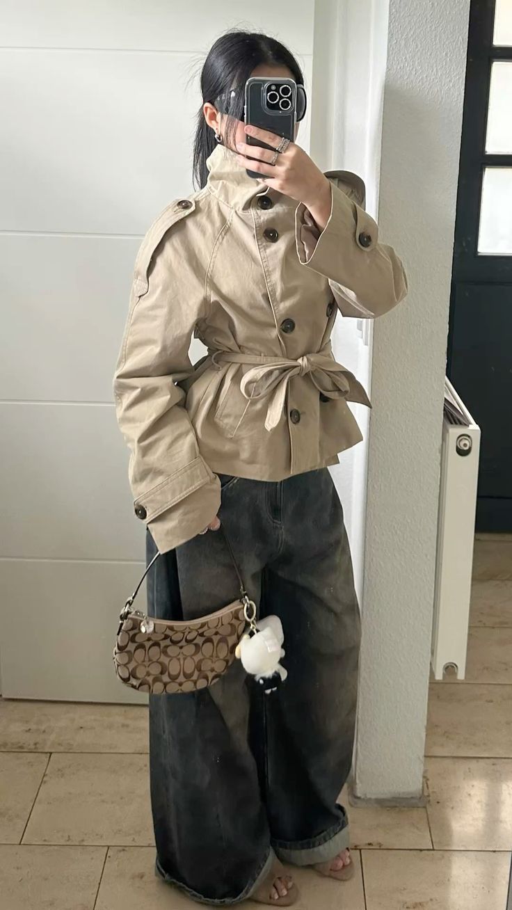 Gabardina corta con cuello mao Kara