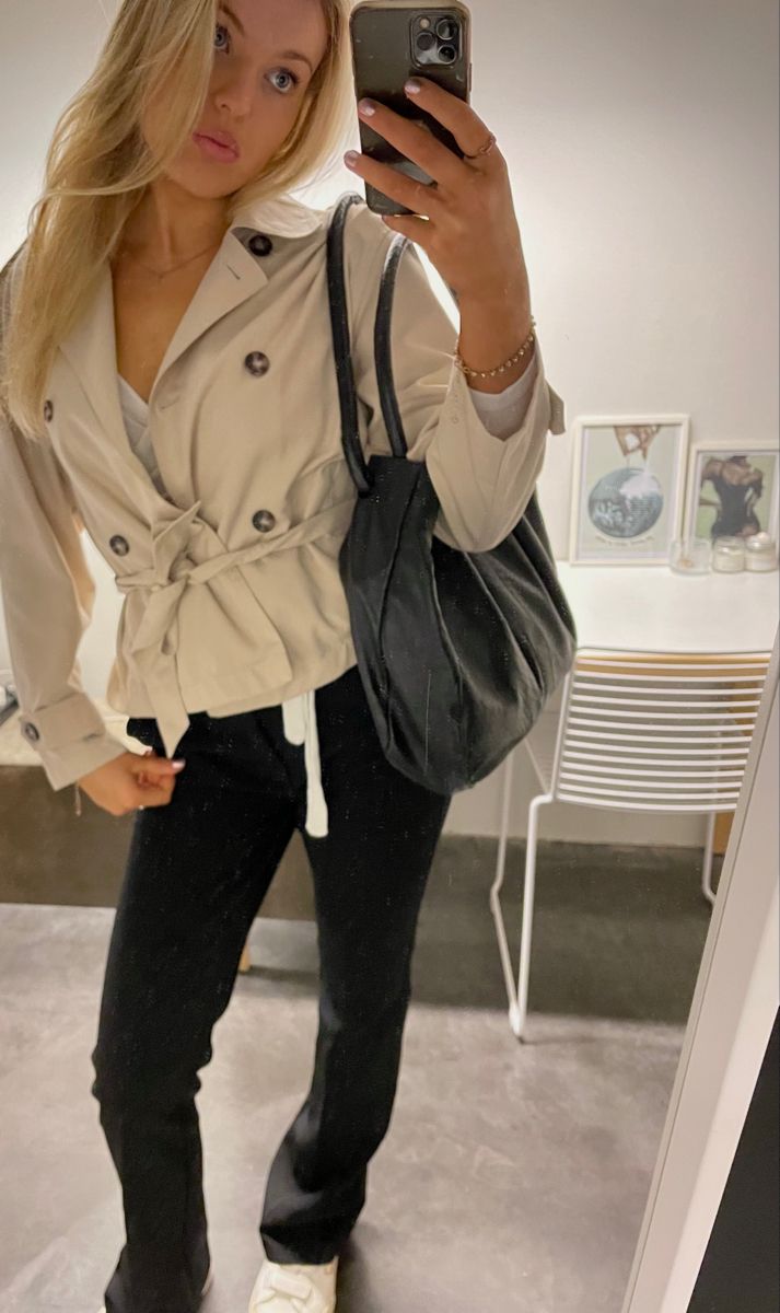 Gabardina corta con cuello mao Kara