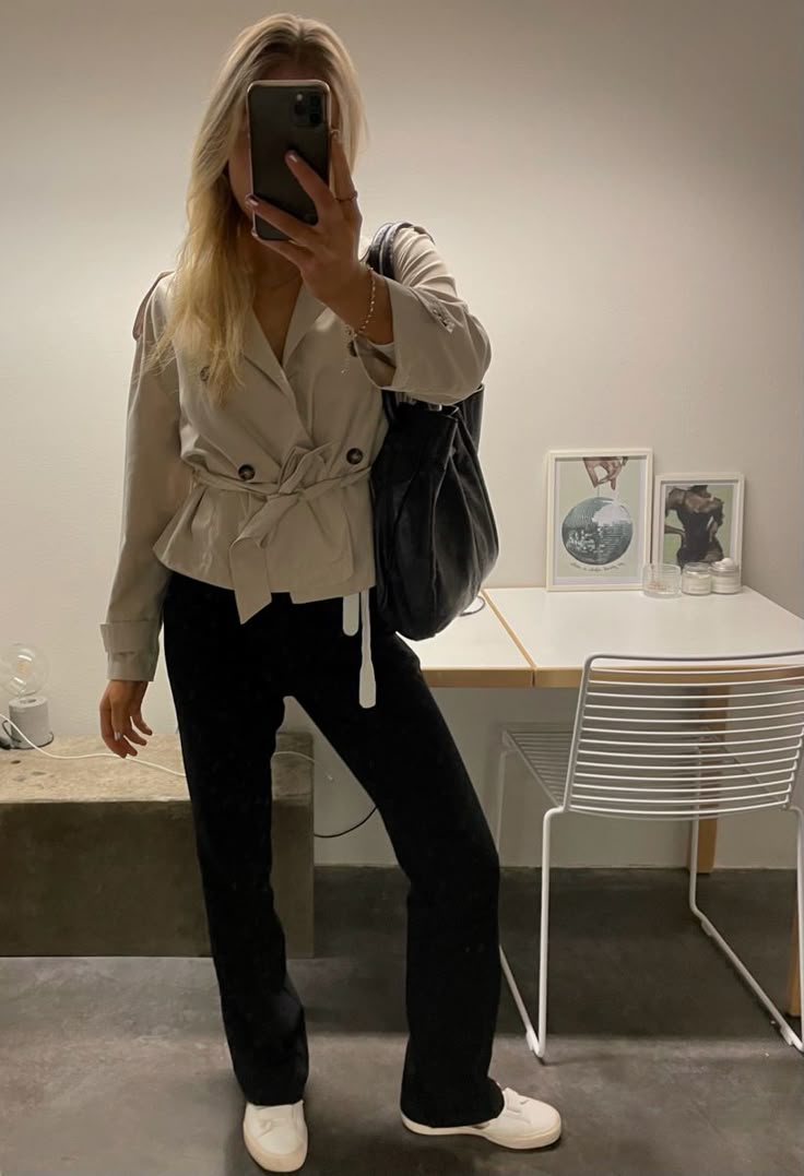 Gabardina corta con cuello mao Kara