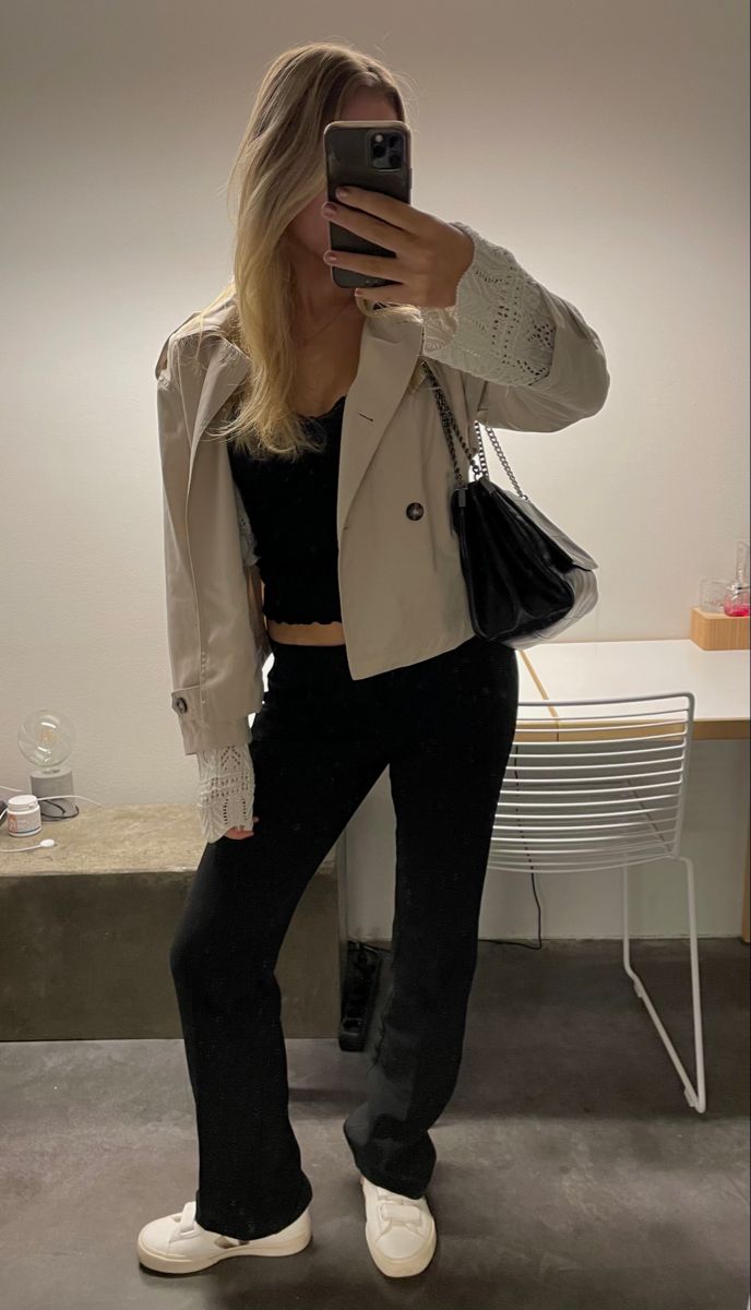 Gabardina corta con cuello mao Kara
