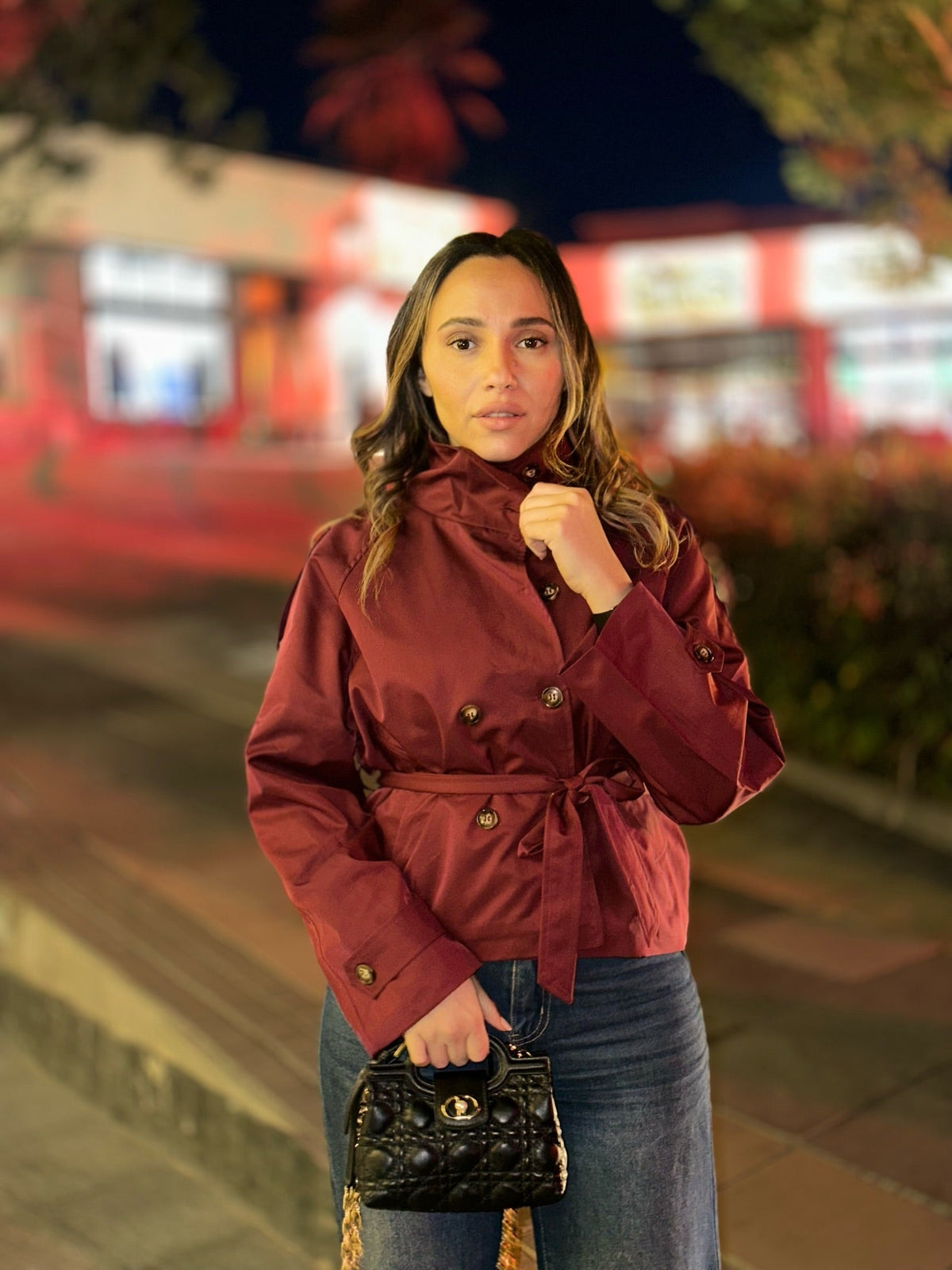 Gabardina corta con cuello mao Kara