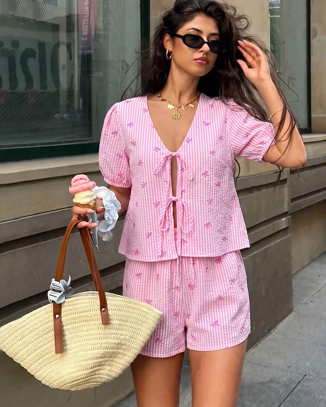 Conjunto de dos piezas de shorts a rayas con lazo delantero Kate