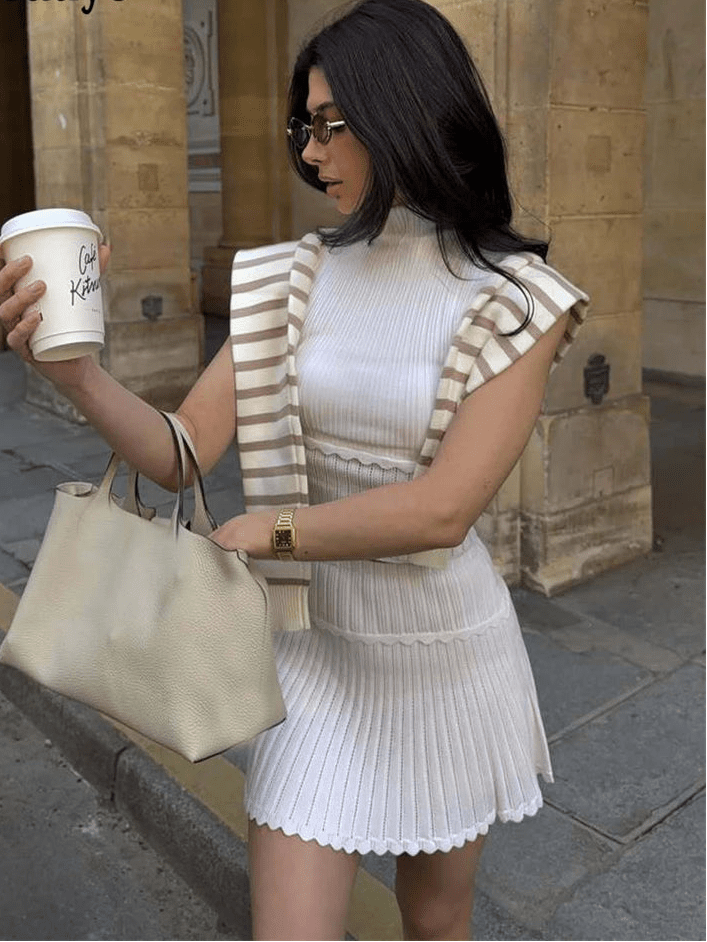 Conjunto de dos piezas de top corto de punto y minifalda plisada Kelly
