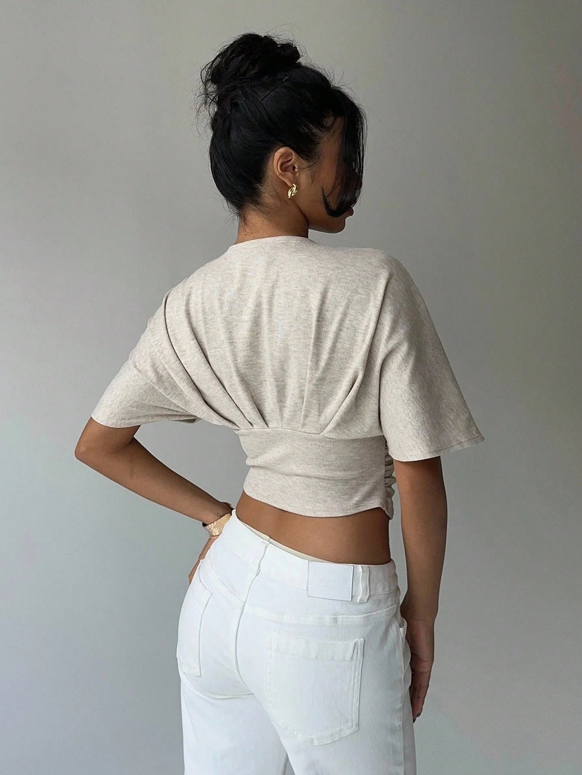Blusa entallada con escote pronunciado Kendra