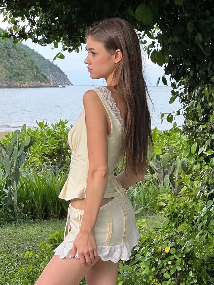 Conjunto de minifalda con ribete de encaje Klarissa