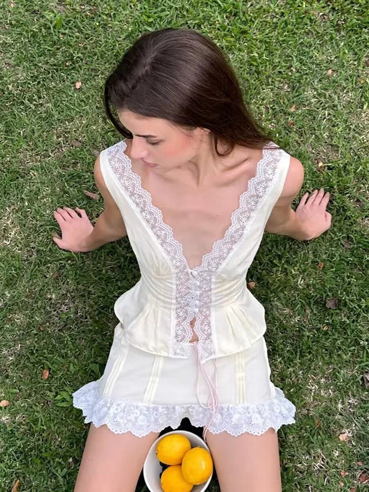 Conjunto de minifalda con ribete de encaje Klarissa