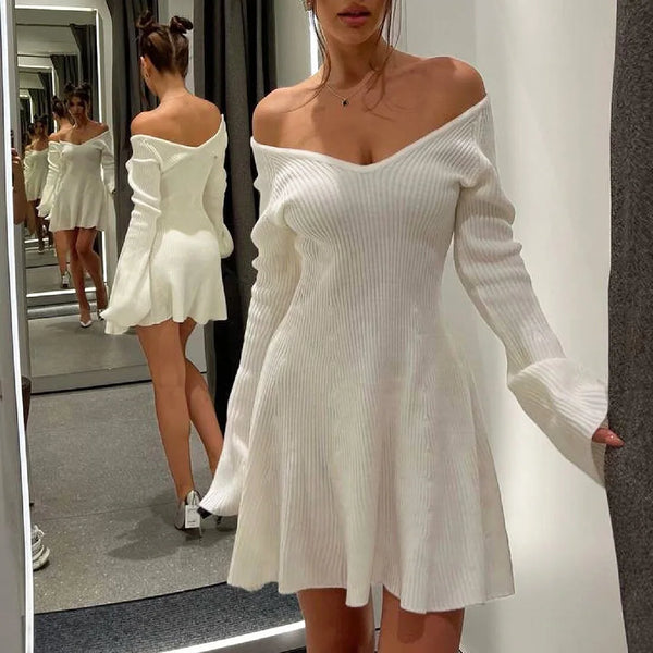 Minivestido de punto con hombros descubiertos y escote en V