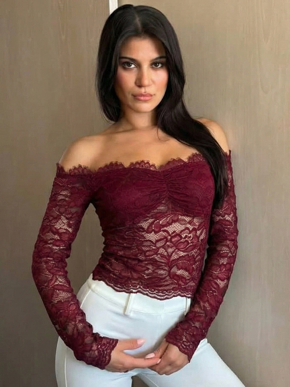 Top de encaje con hombros descubiertos Perla