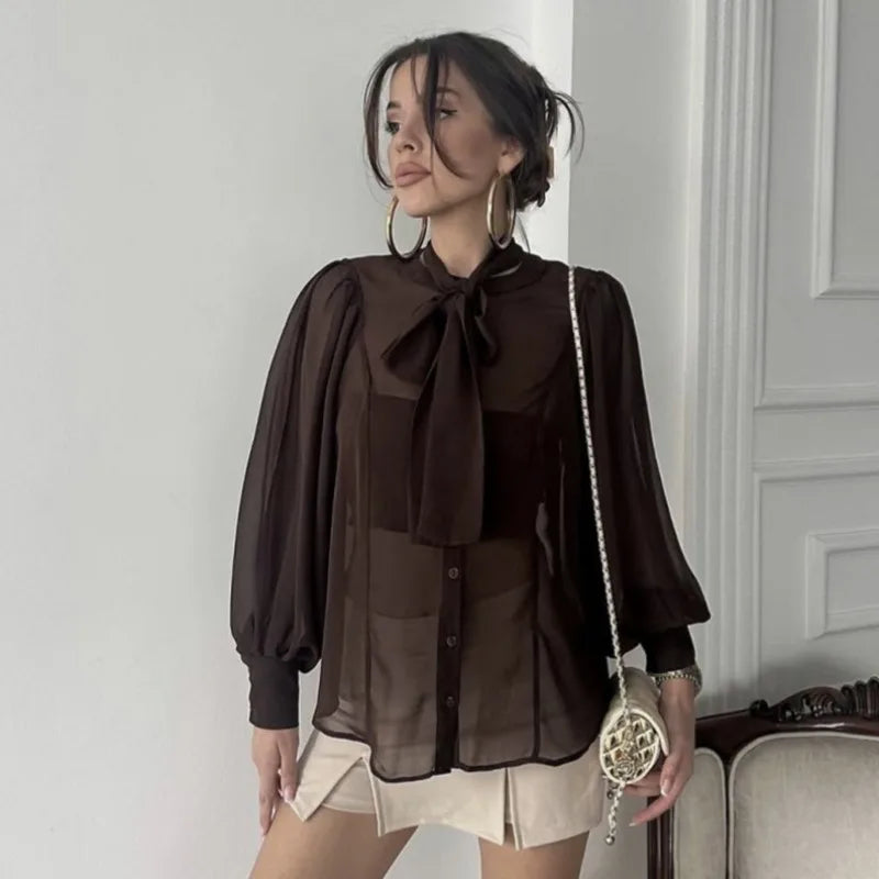 Blusa transparente con cuello lazada Flavia
