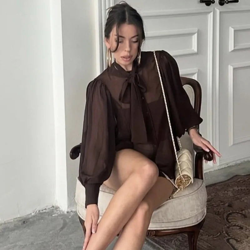 Blusa transparente con cuello lazada Flavia
