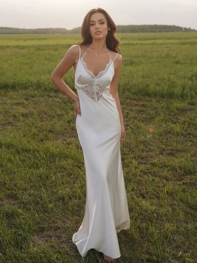 Vestido largo de encaje con escote en V y cordones