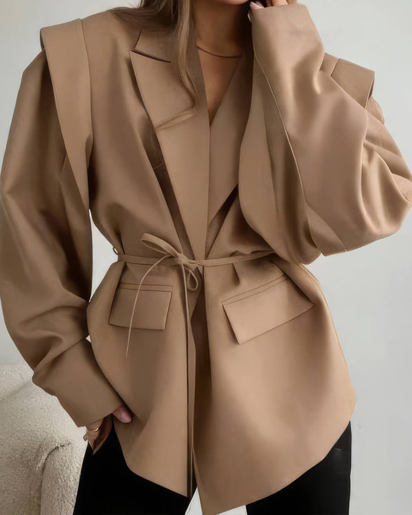 Blazer con cinturón y mangas amplias Leandra