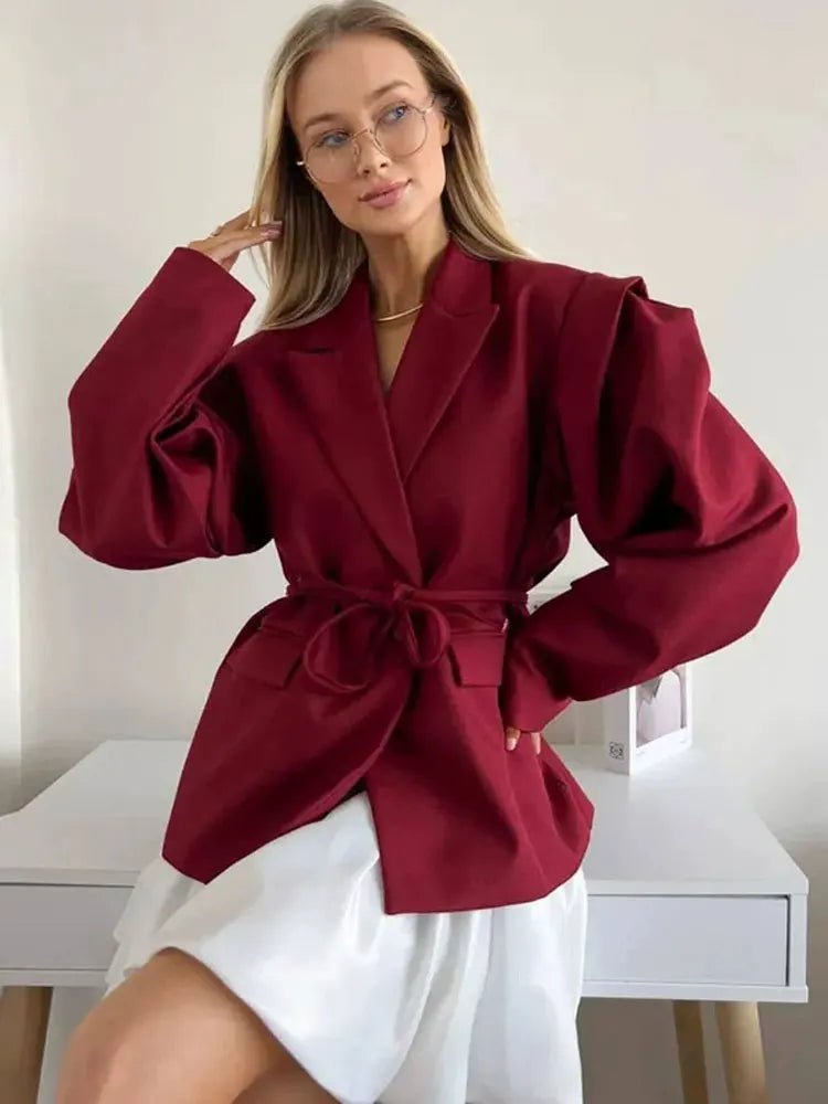 Blazer con cinturón y mangas amplias Leandra