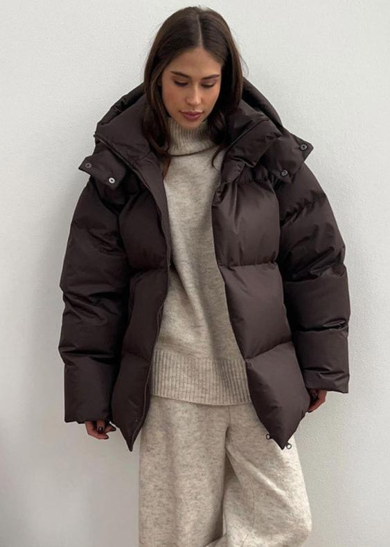 Chaqueta acolchada extragrande Leila con capucha desmontable