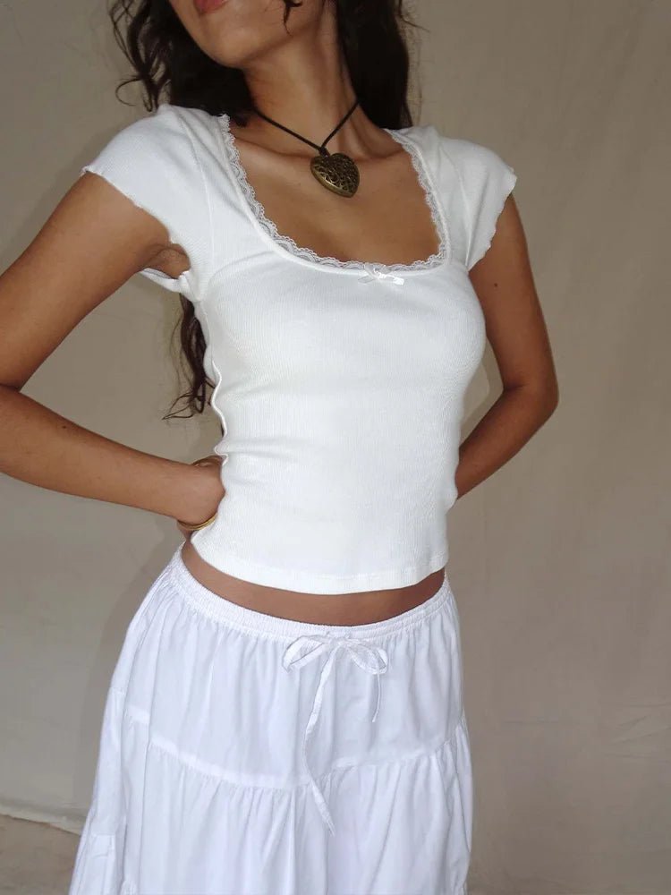 Top corto con ribete de encaje Liberty