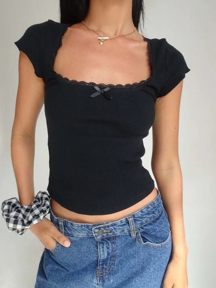 Top corto con ribete de encaje Liberty