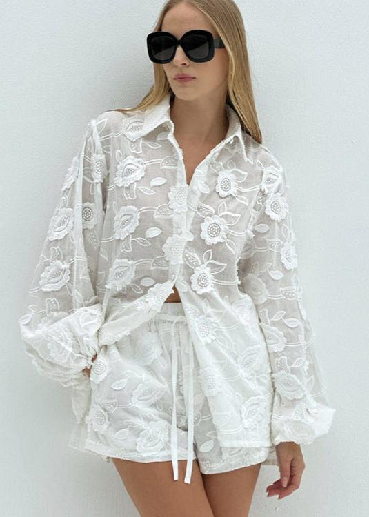 Conjunto de camisa transparente bordada y shorts de cintura alta Lily