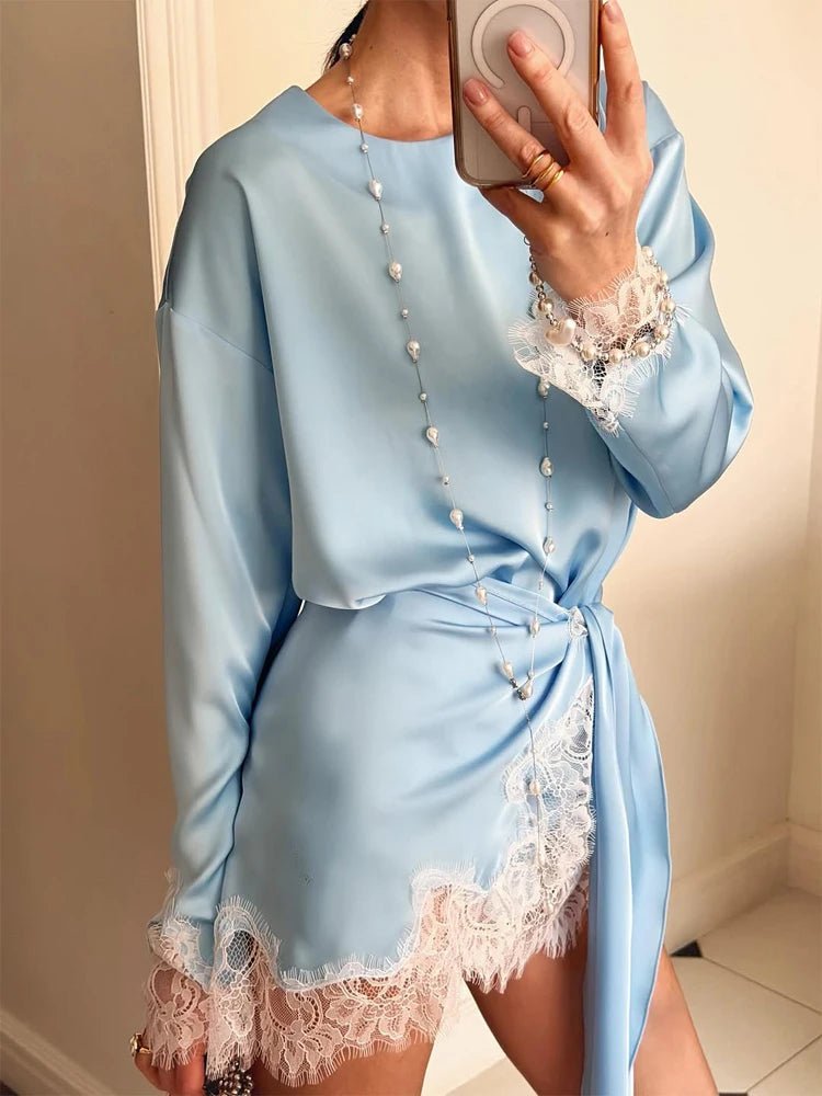 Vestido de satén y encaje con detalle de lazo Linda