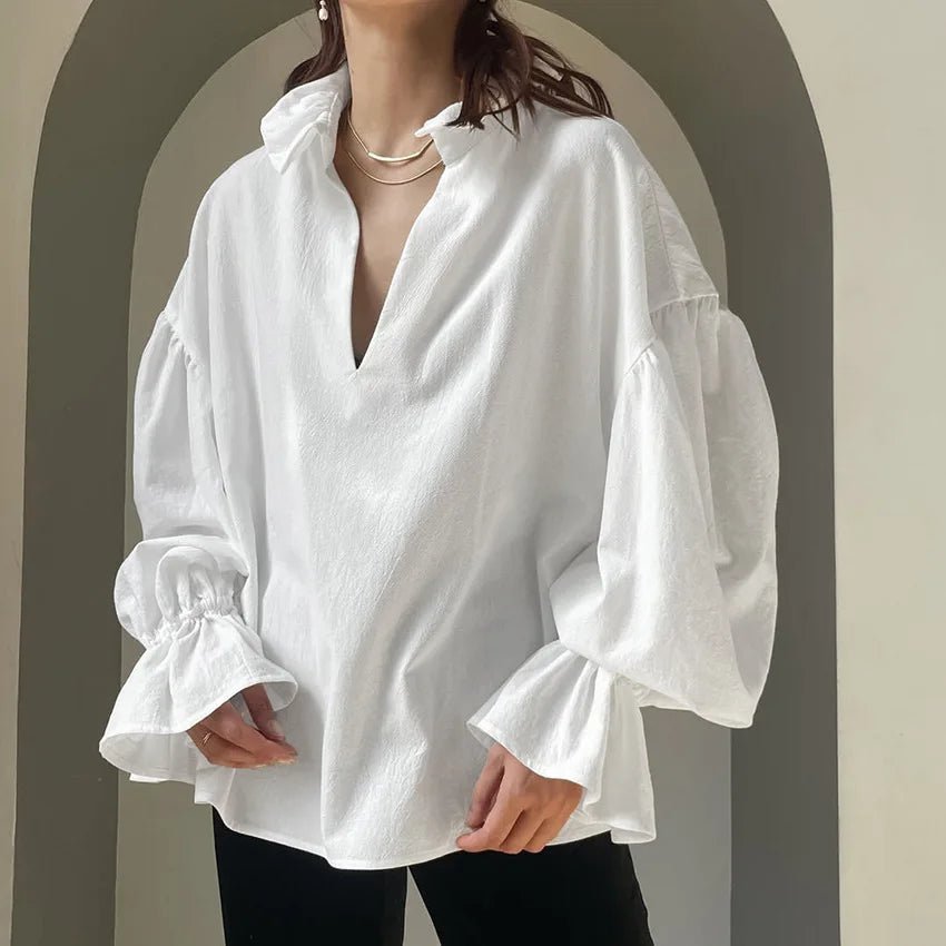 Blusa de manga larga abullonada con cuello de pico Lola