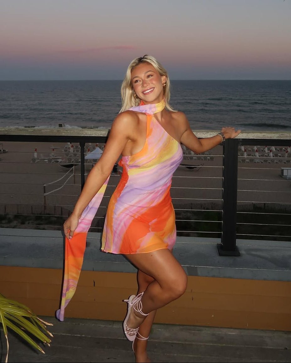 Vestido corto con acabado satinado de un solo hombro Lotte
